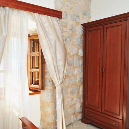 Lady Of The Rocks Apartments Πέραστ Εξωτερικό φωτογραφία